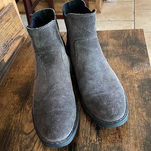 Suede dark gray boots. Born brand. Very comfy. Size 6 1/2 Ladies